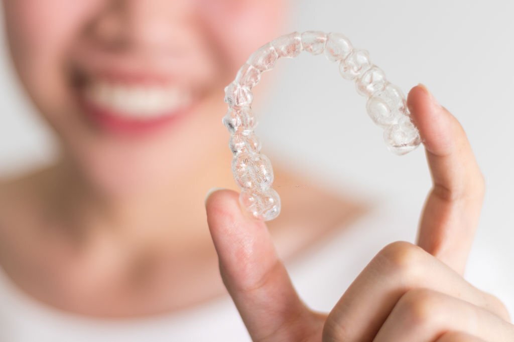 Read more about the article Pros and Cons of Invisible Orthodontics